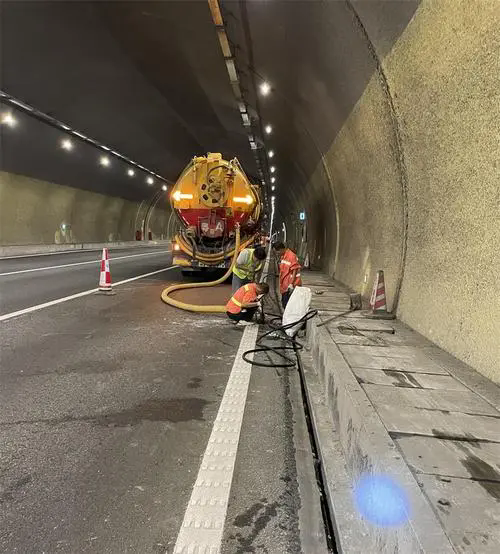 西平隧道排水渠清淤